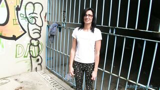 PublicAgent - Laura (E198) 2014