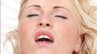 Private Gold 46 - Riviera 3 (2001)